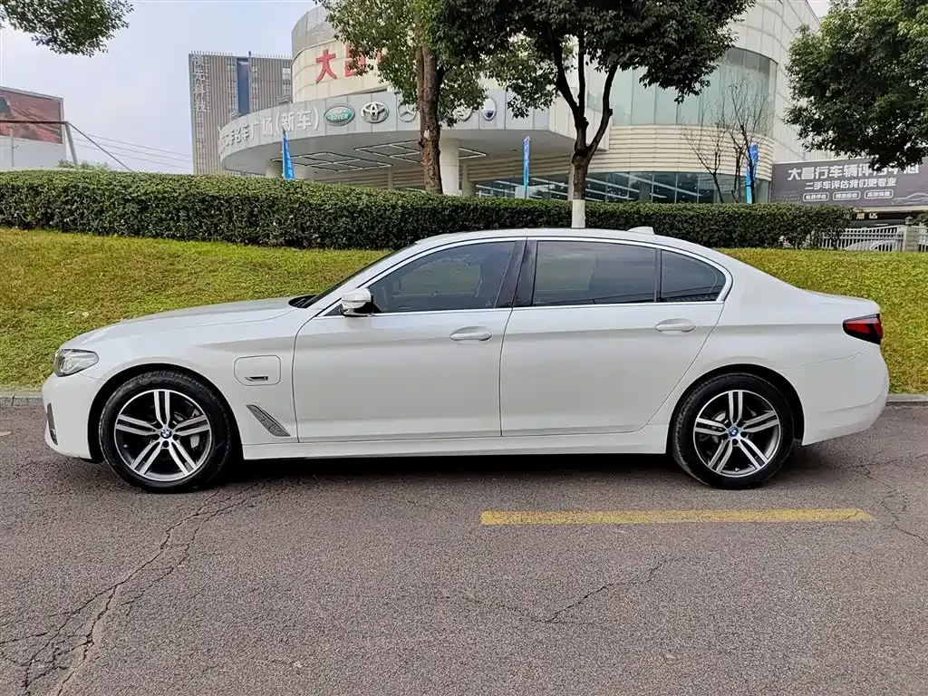 BMW 5 Series New Energy — фото 9