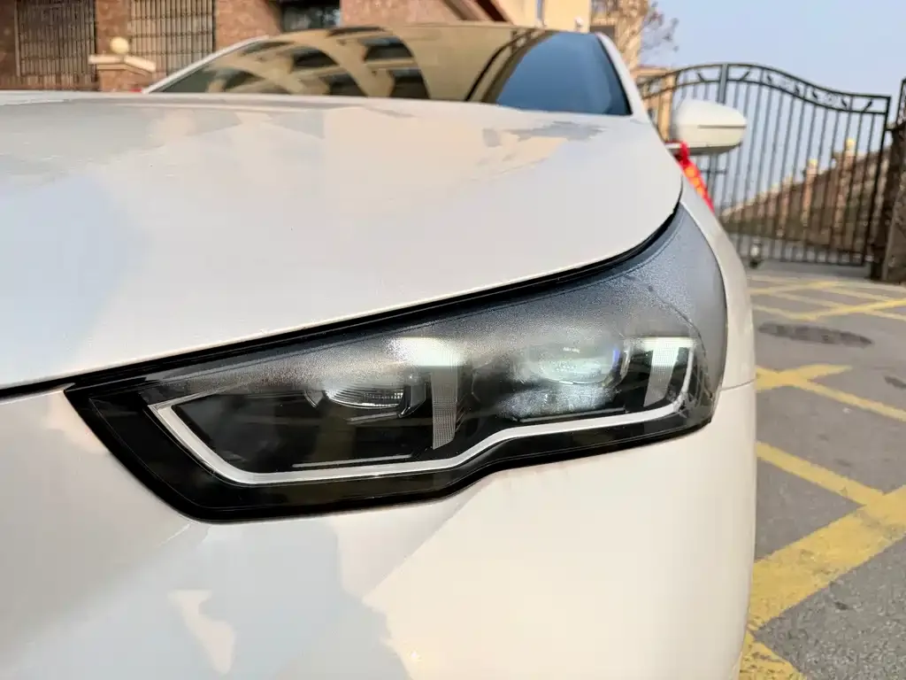 BMW 5 Series 2025 из CN, фото 3