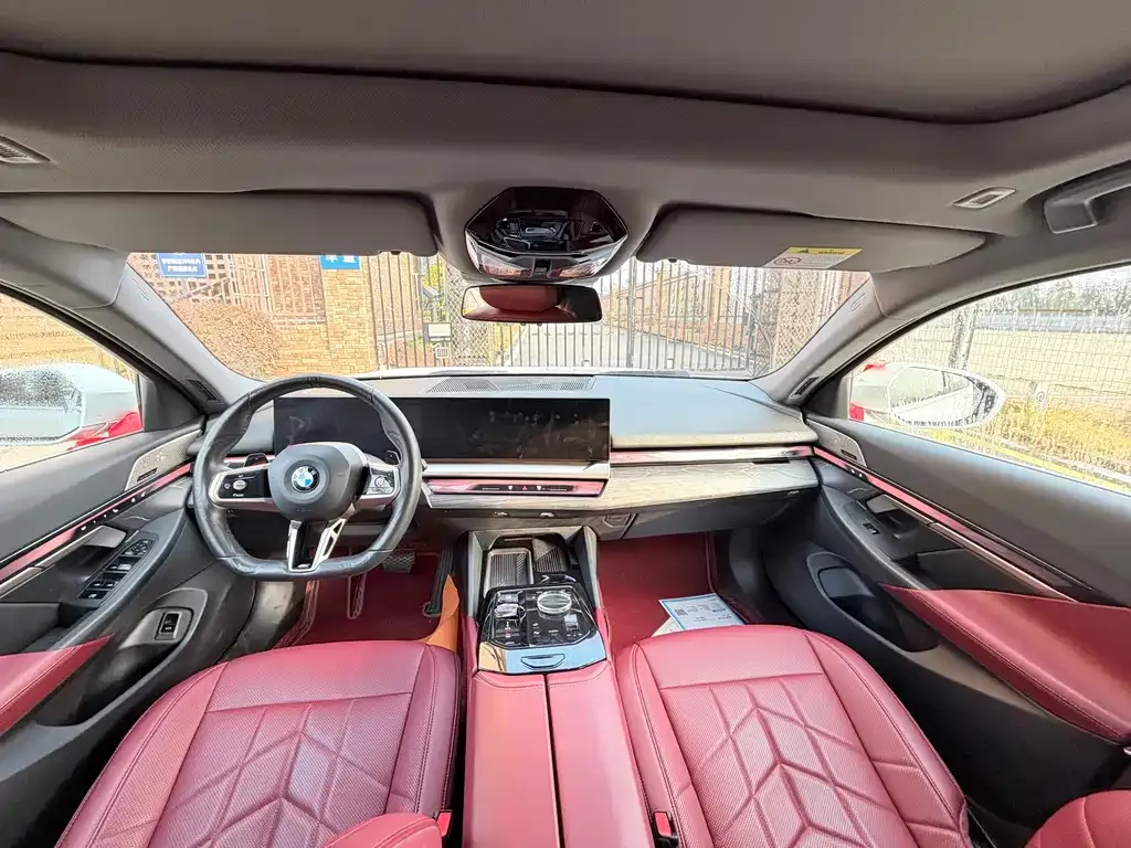 BMW 5 Series 2025 из CN, фото 9