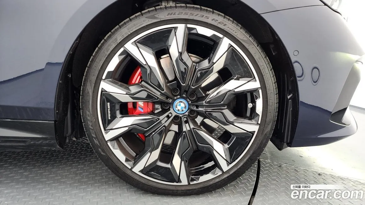 BMW 5-Series 2025 из KR, фото 8