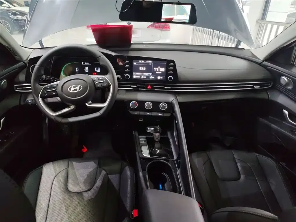 Hyundai Elantra 2025 из CN, фото 8