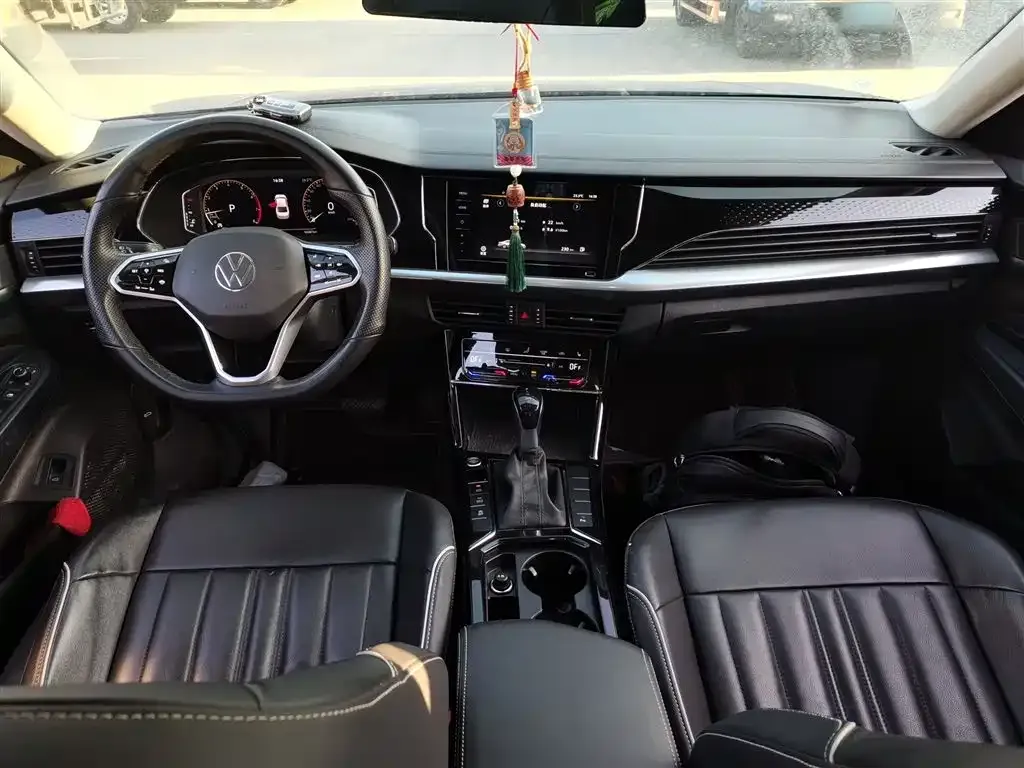 Volkswagen Passat 2023 из CN, фото 4
