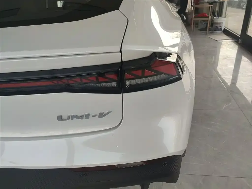 Changan UNI-V iDD 2025 из CN, фото 2
