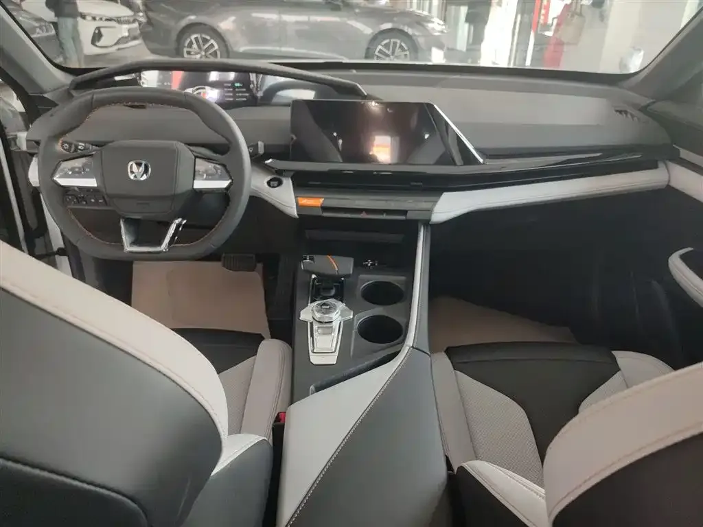 Changan UNI-V iDD 2025 из CN, фото 4