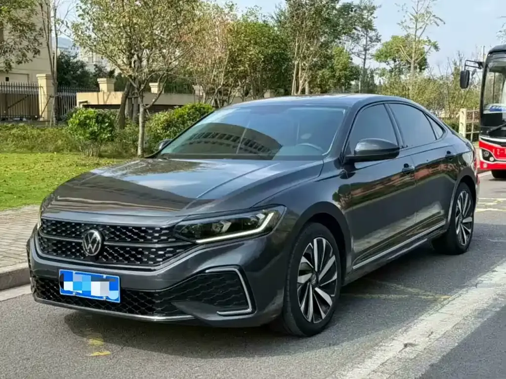 Volkswagen Passat — фото 1