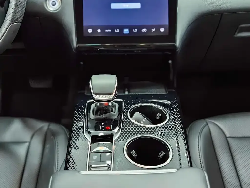 Hongqi HS3 PHEV 2024 из CN, фото 9