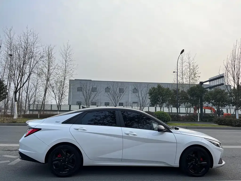 Hyundai Elantra 2023 из CN, фото 3
