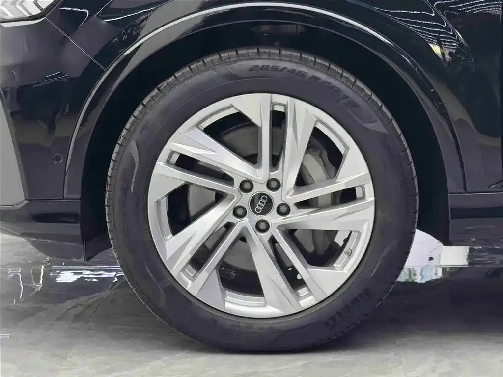Audi Q7 2024 из CN, фото 4