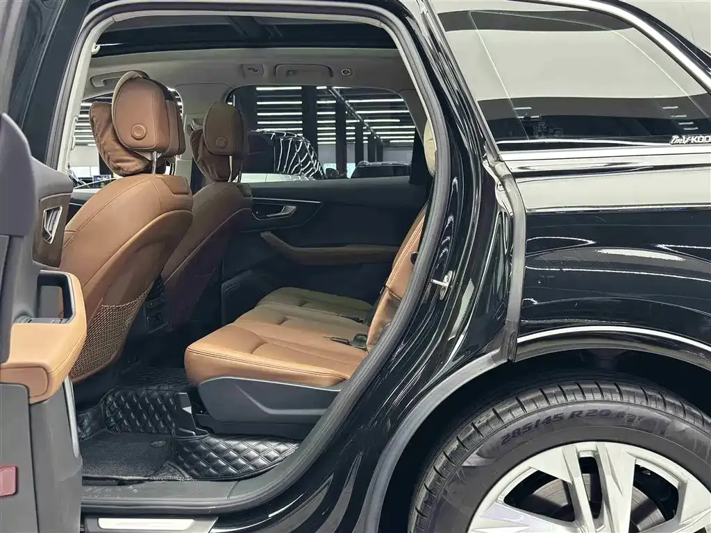 Audi Q7 2024 из CN, фото 10