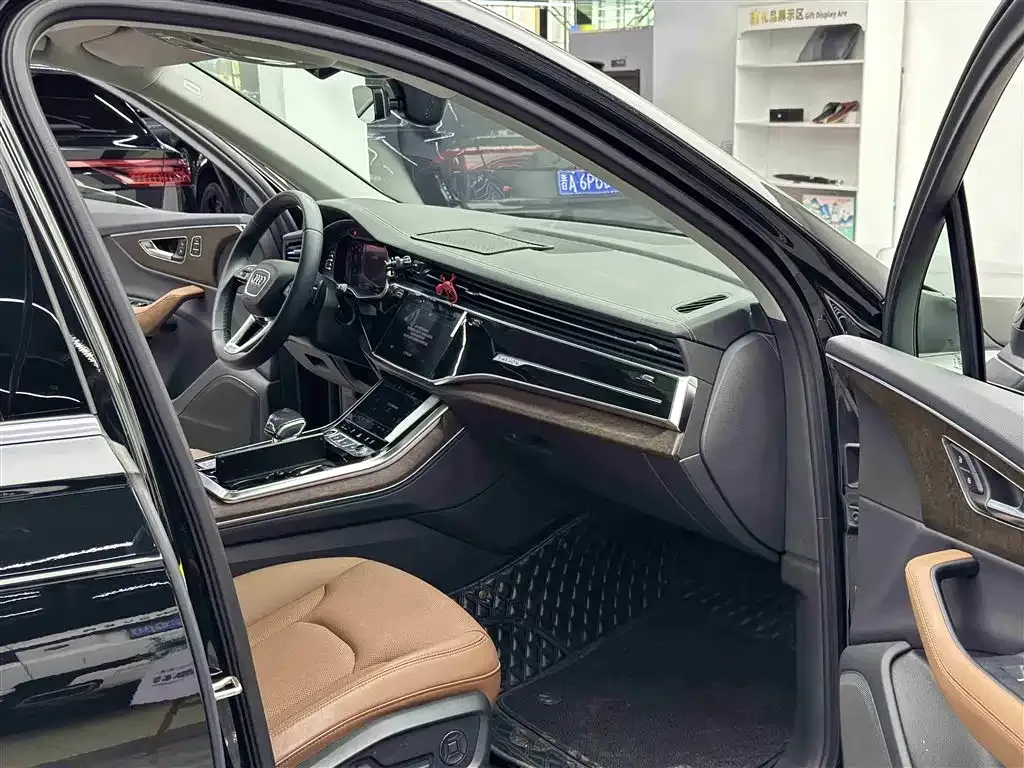 Audi Q7 2024 из CN, фото 9