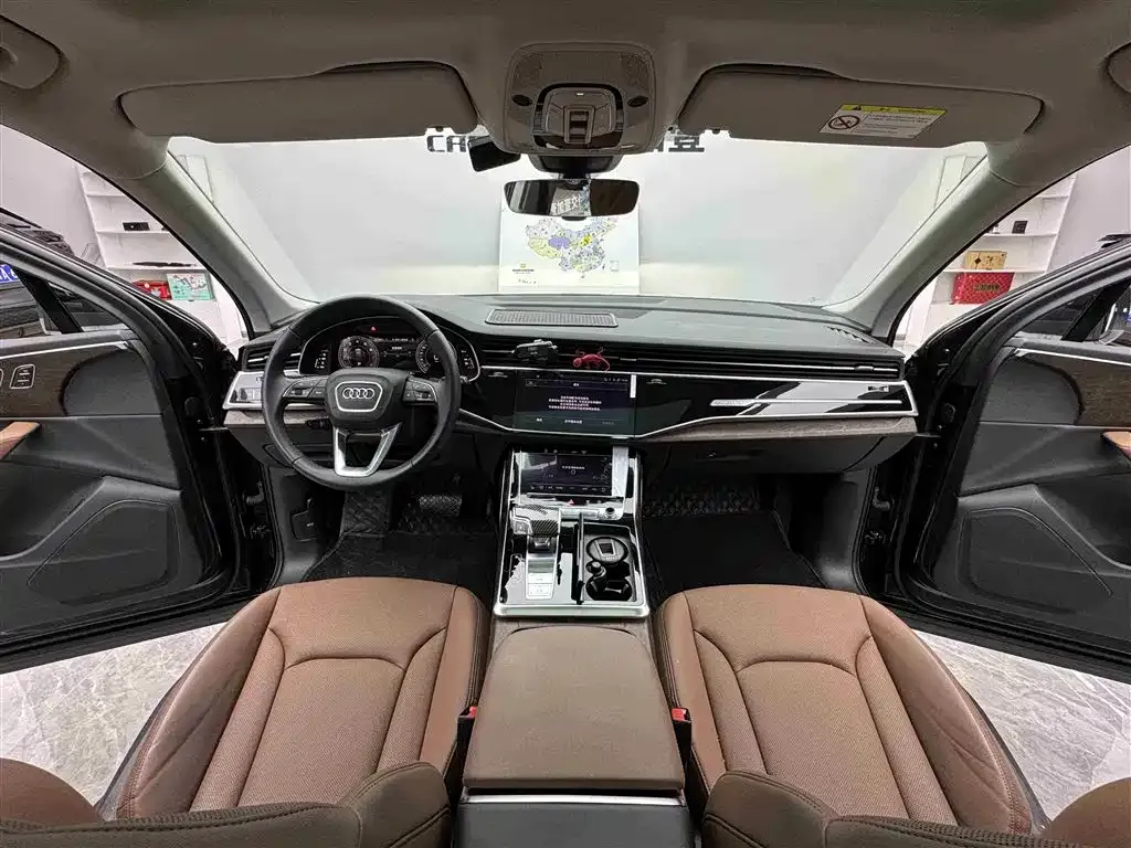 Audi Q7 2024 из CN, фото 7