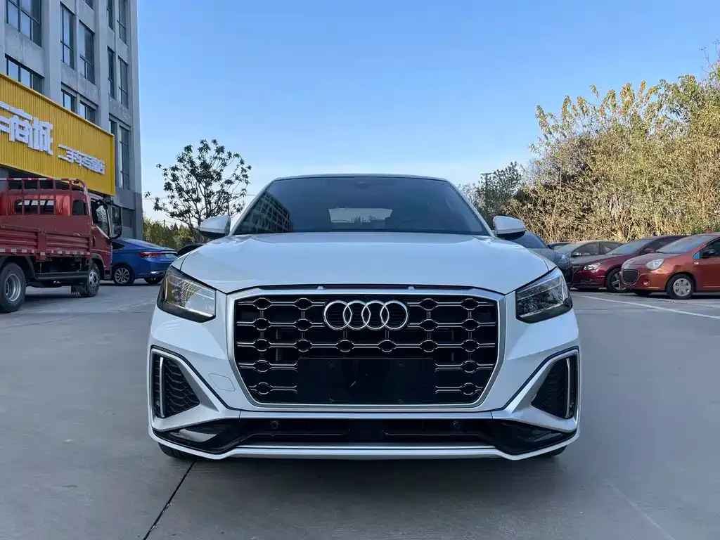 Audi Q2L 2023 из CN, фото 2