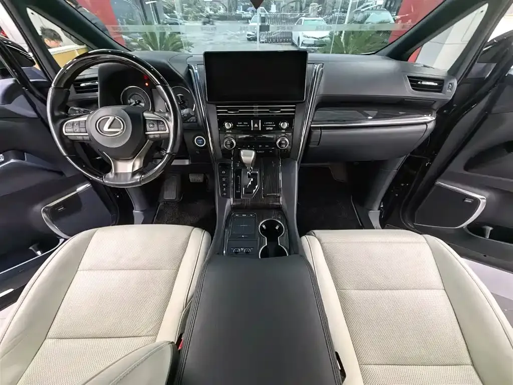 Lexus LM — фото 10