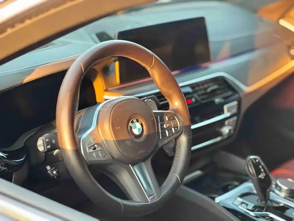 BMW 5 Series 2023 из CN, фото 2