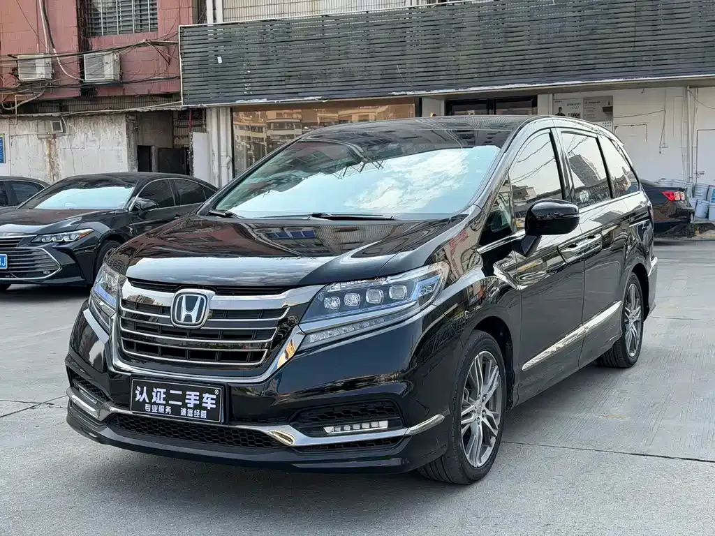 Honda Elysion — фото 1