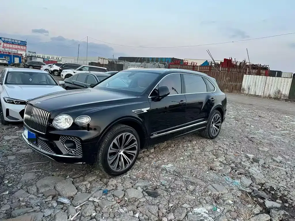 Bentley Bentayga 2023 из CN, фото 1