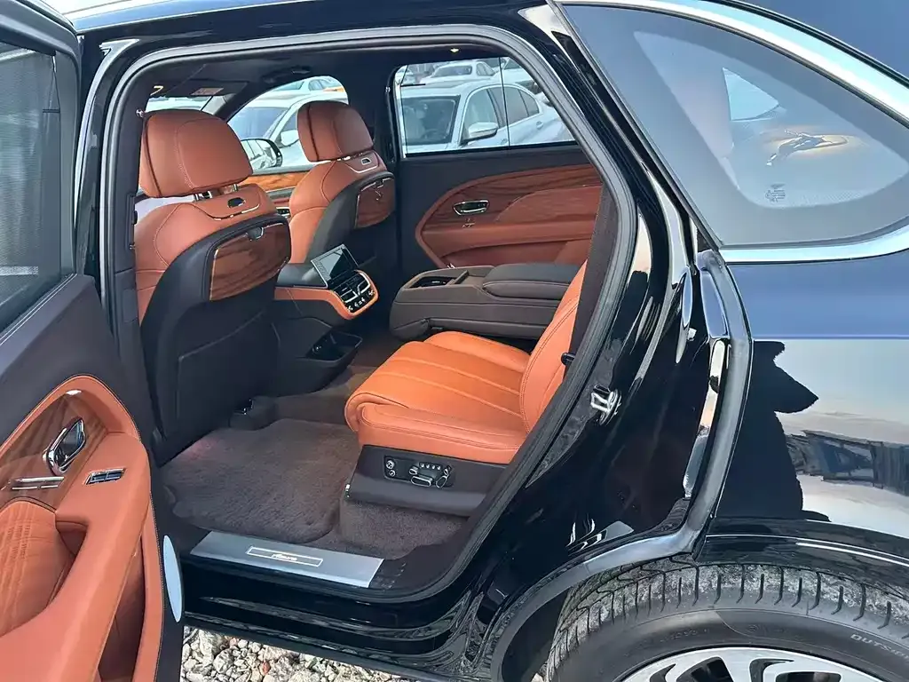 Bentley Bentayga 2023 из CN, фото 5