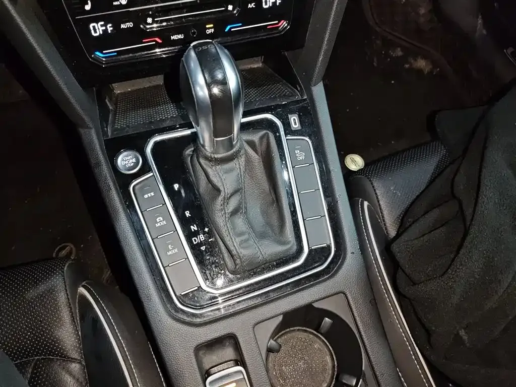 Volkswagen Magotan GTE PHEV 2022 из CN, фото 8