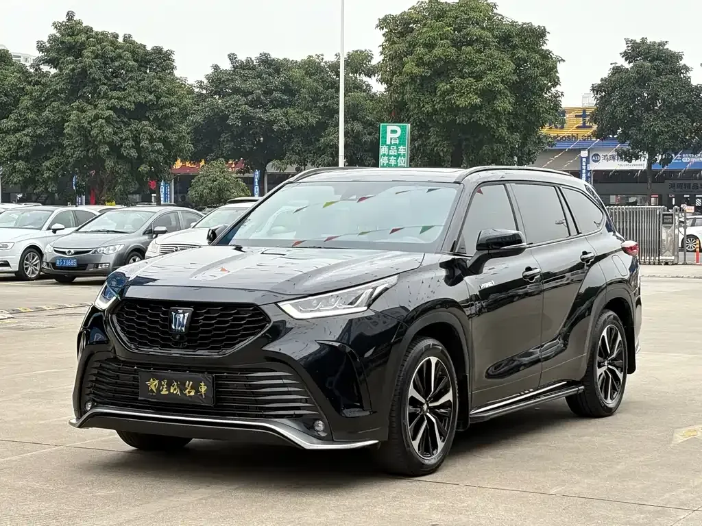 Toyota Crown Kluger 2023 из CN, фото 1