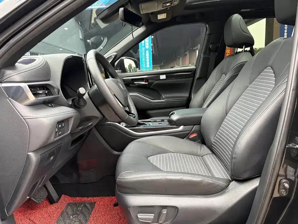 Toyota Crown Kluger 2023 из CN, фото 9