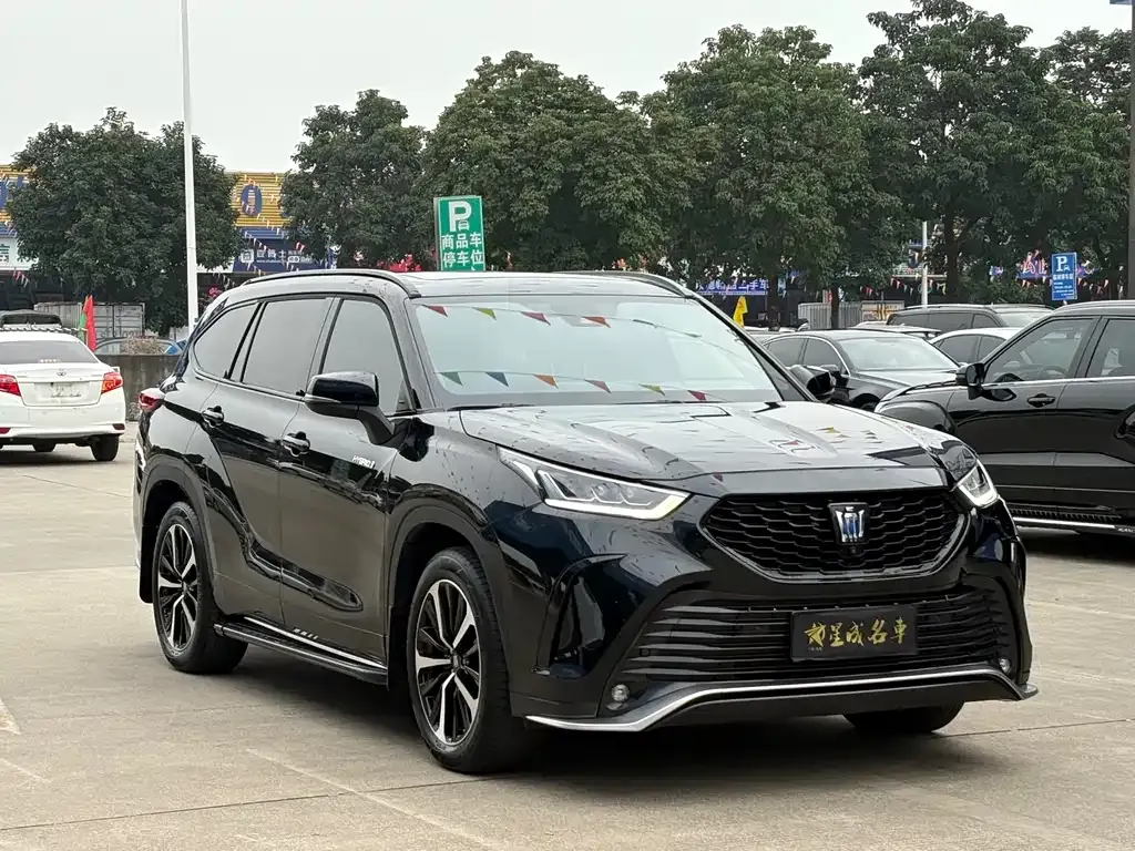 Toyota Crown Kluger 2023 из CN, фото 7