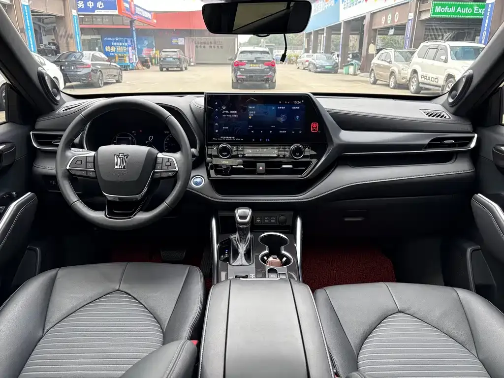 Toyota Crown Kluger 2023 из CN, фото 2