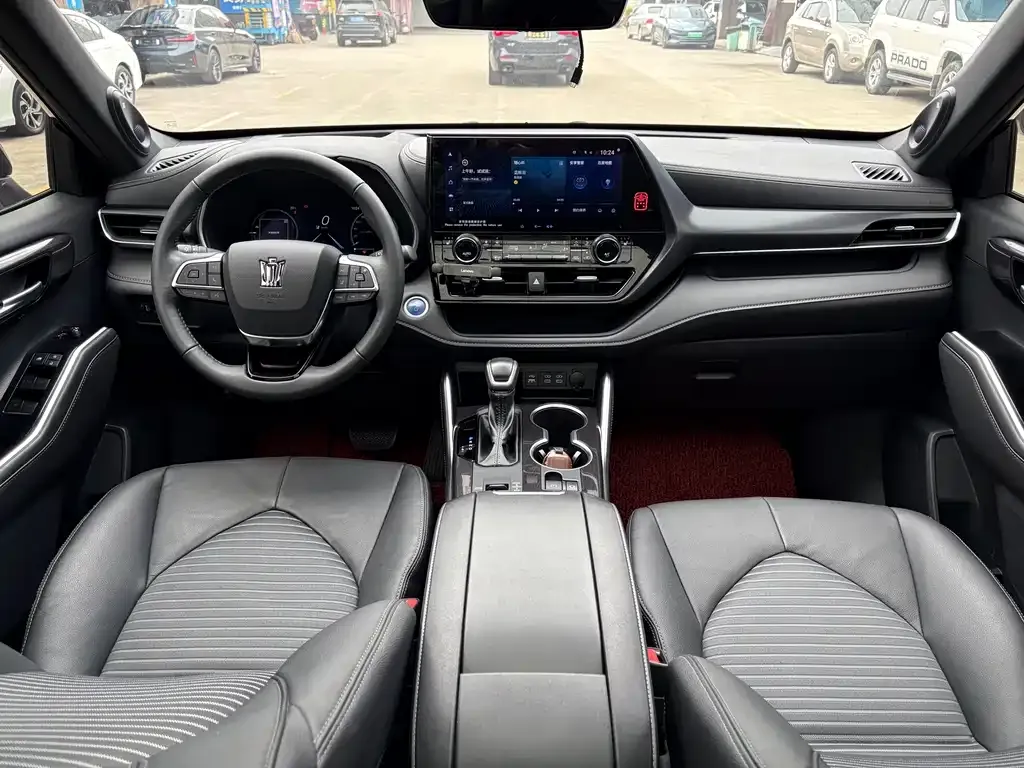 Toyota Crown Kluger 2023 из CN, фото 3