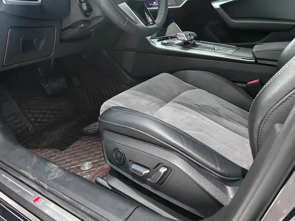 Audi A6L 2023 из CN, фото 7