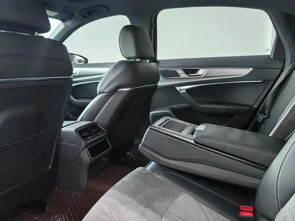 Audi A6L 2023 из CN, фото 8
