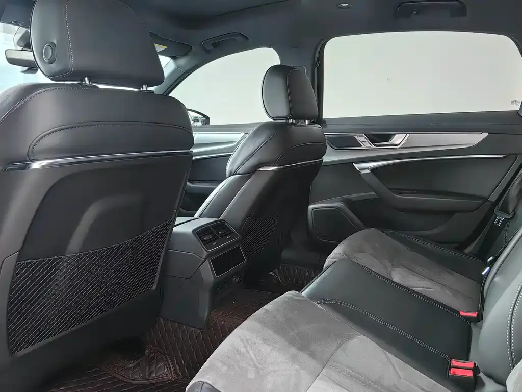 Audi A6L 2023 из CN, фото 5