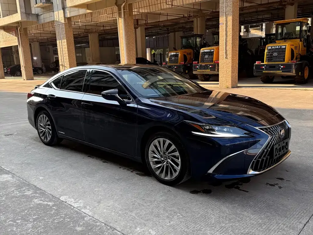 Lexus ES — фото 1