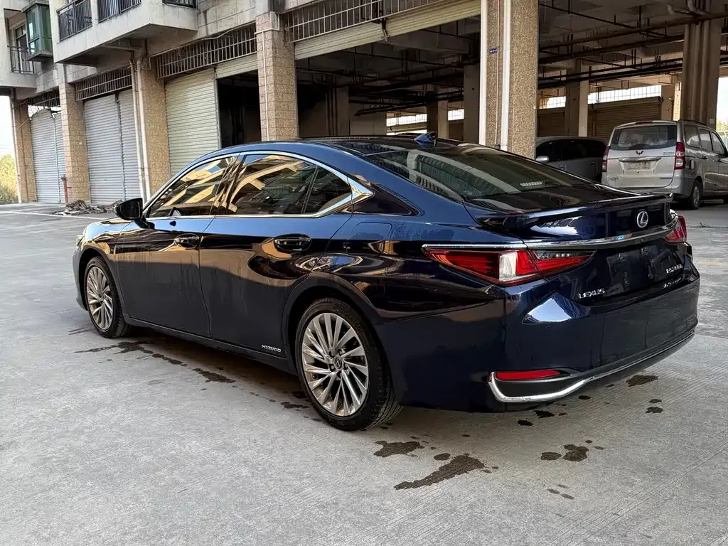 Lexus ES — фото 9