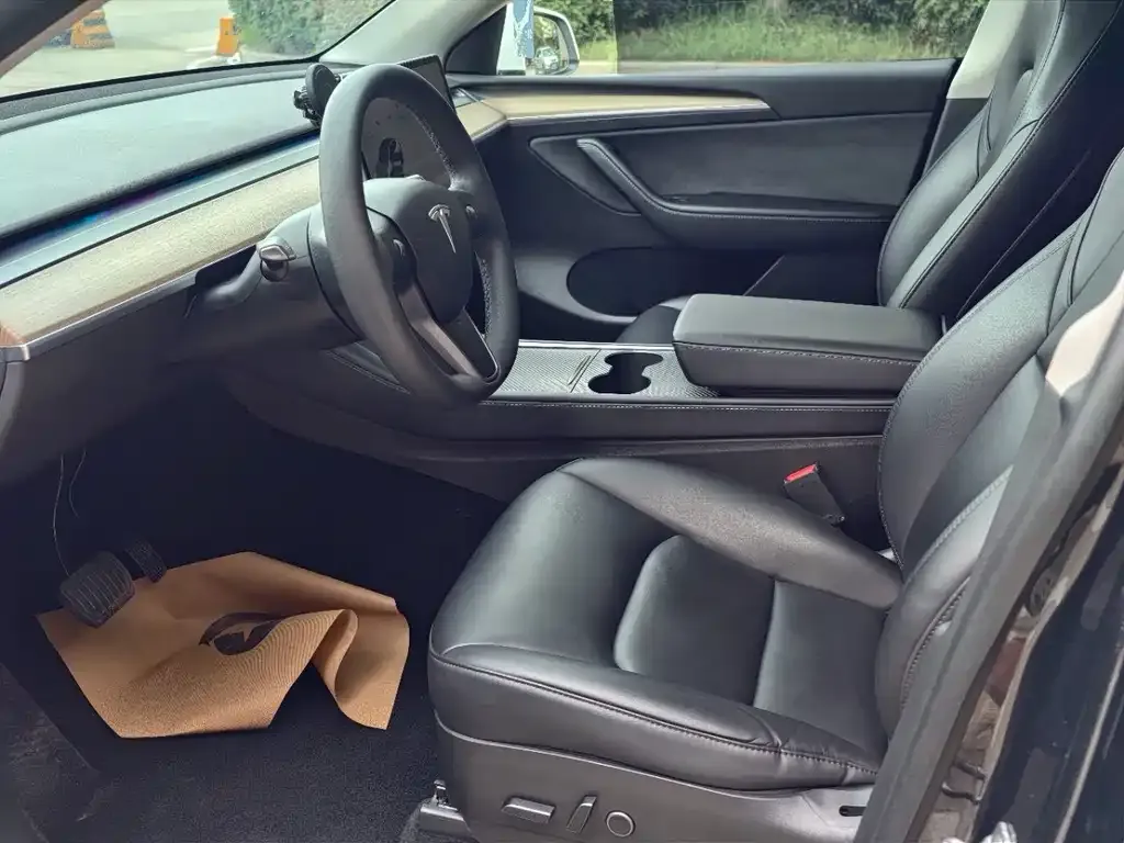 Tesla Model Y — фото 4