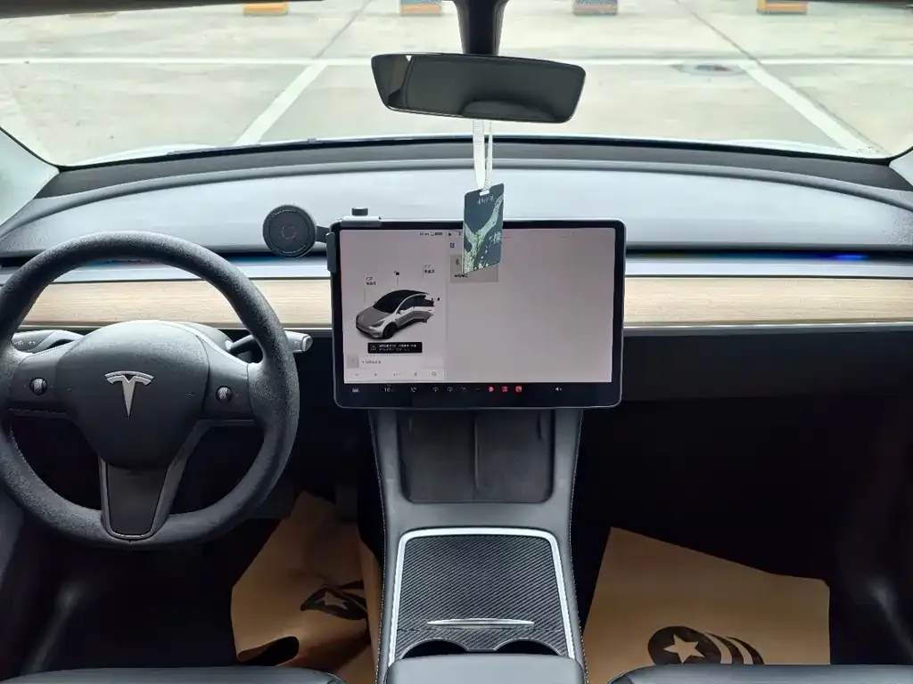 Tesla Model Y — фото 3