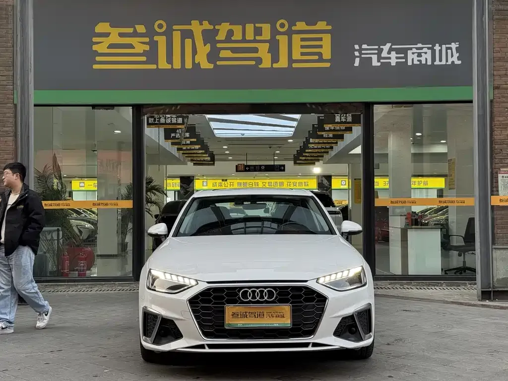 Audi A4L 2022 из CN, фото 2