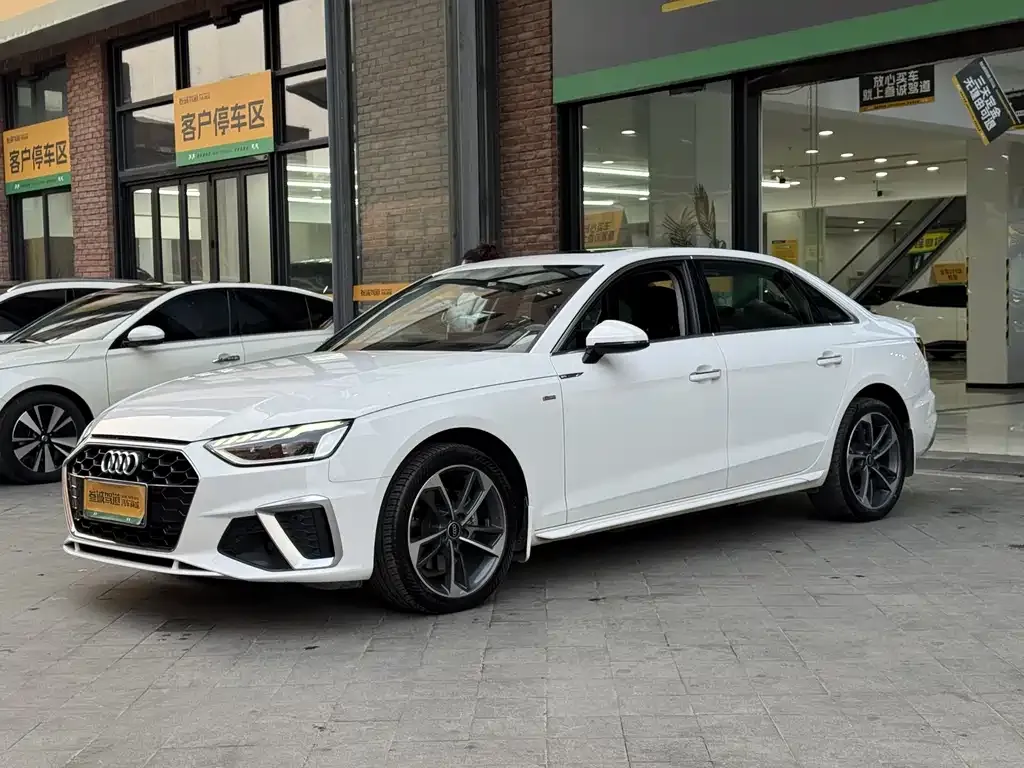Audi A4L 2022 из CN, фото 5