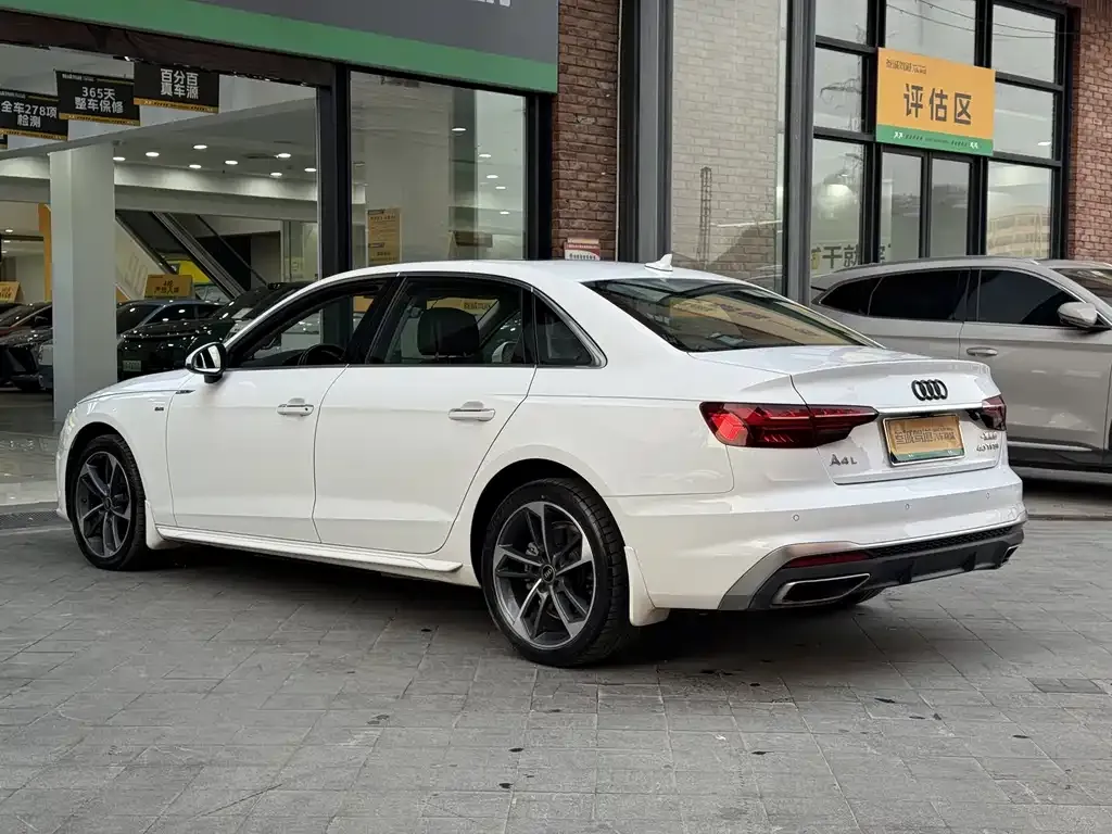 Audi A4L 2022 из CN, фото 9