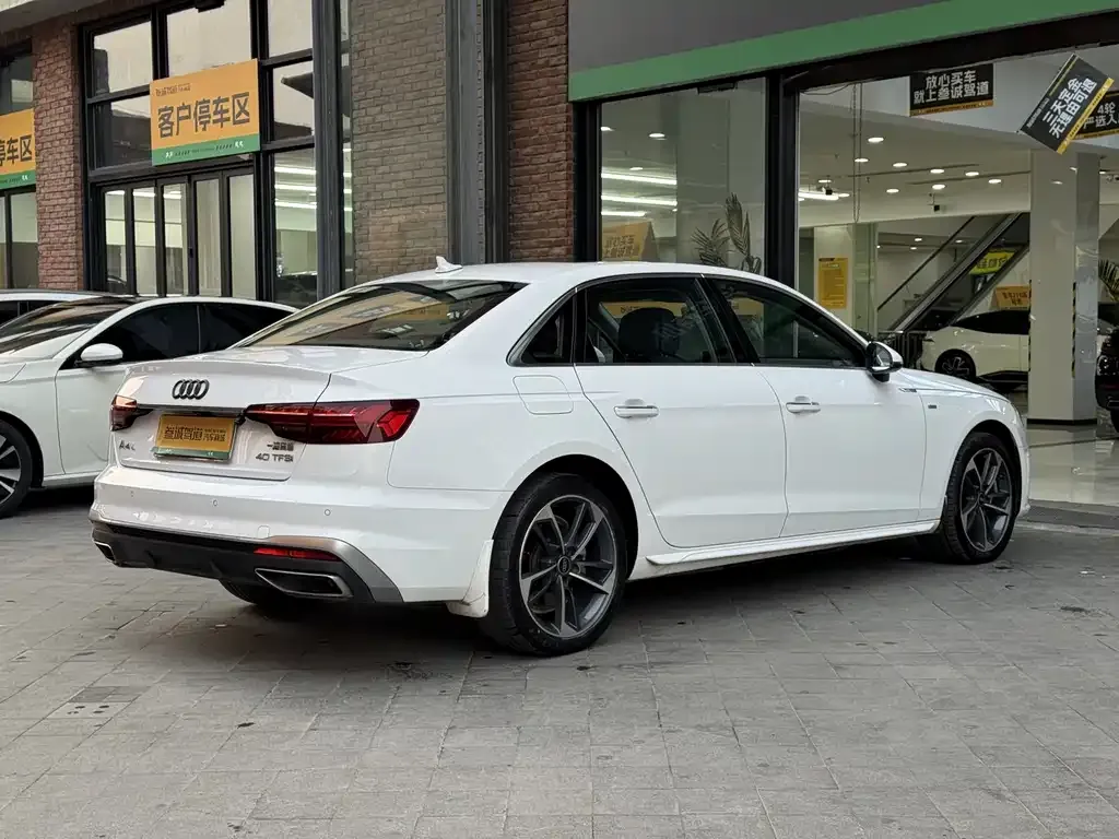 Audi A4L 2022 из CN, фото 10