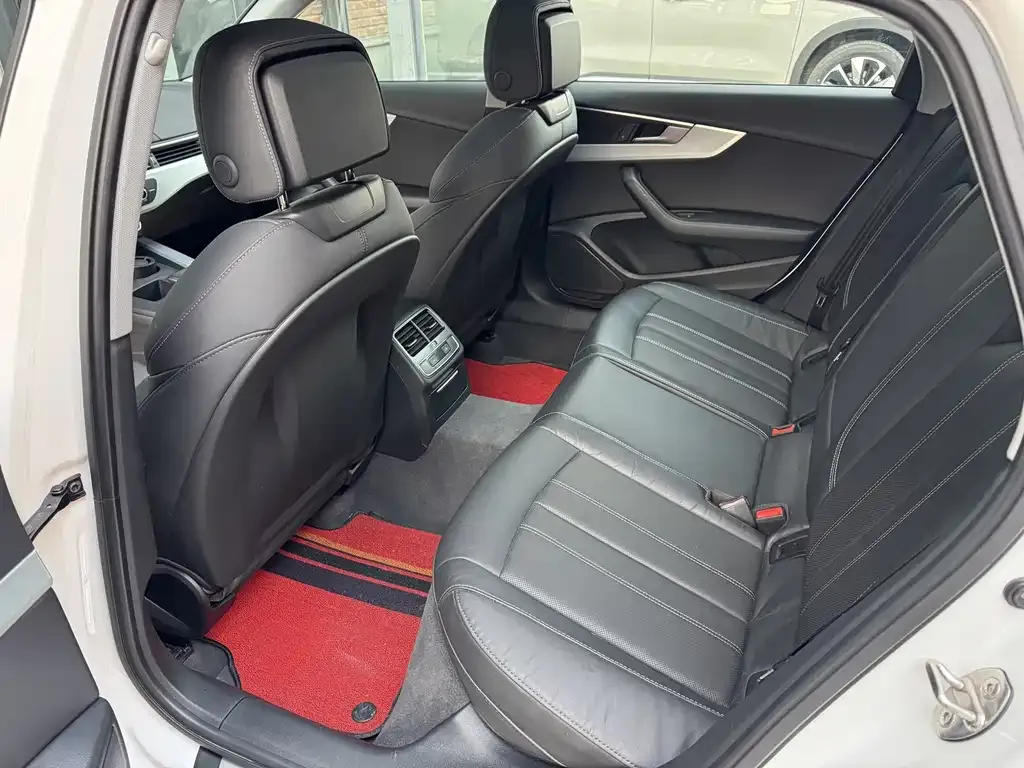 Audi A4L 2022 из CN, фото 7