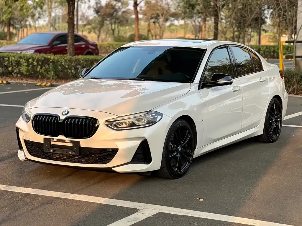 BMW 1 Series 2021 из CN, фото 1