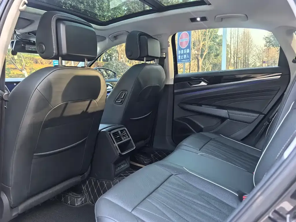 Volkswagen Passat 2022 из CN, фото 8