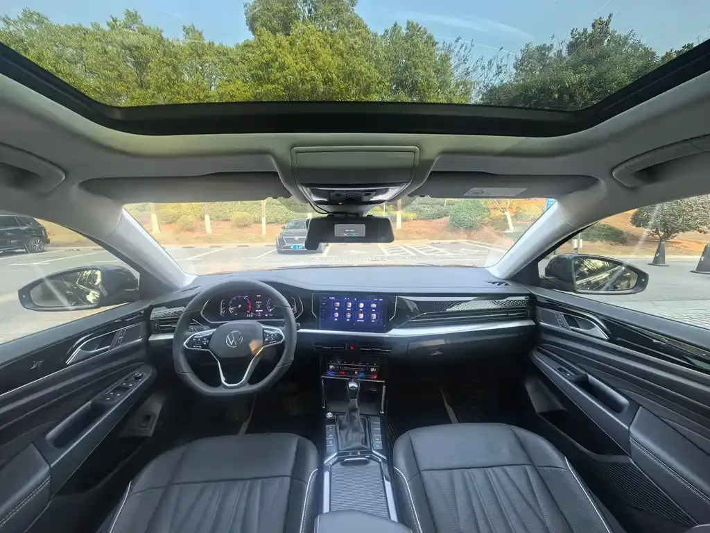 Volkswagen Passat 2022 из CN, фото 2