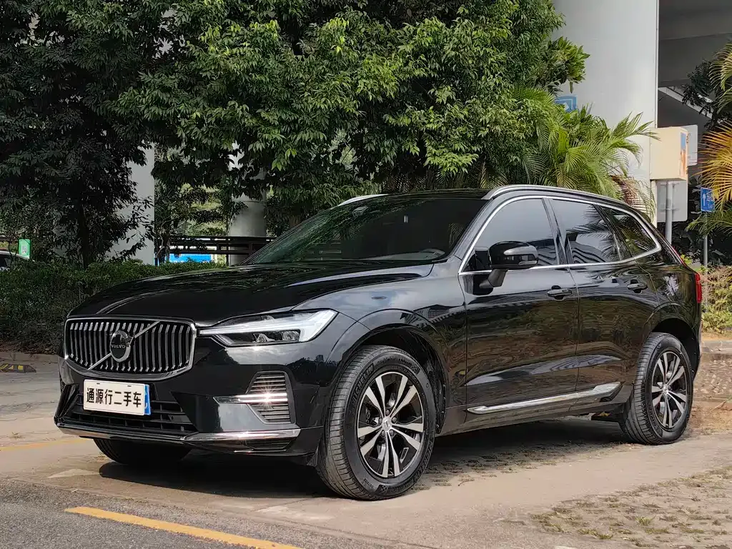 Volvo XC60 — фото 1
