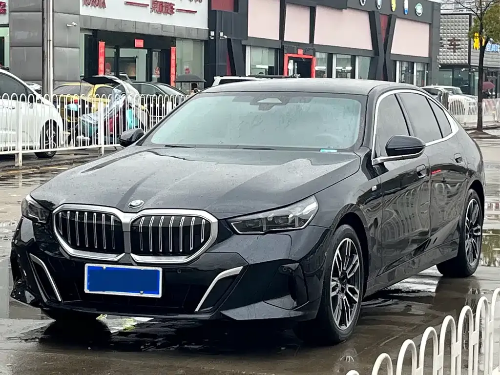 BMW 5 Series 2024 из CN, фото 1