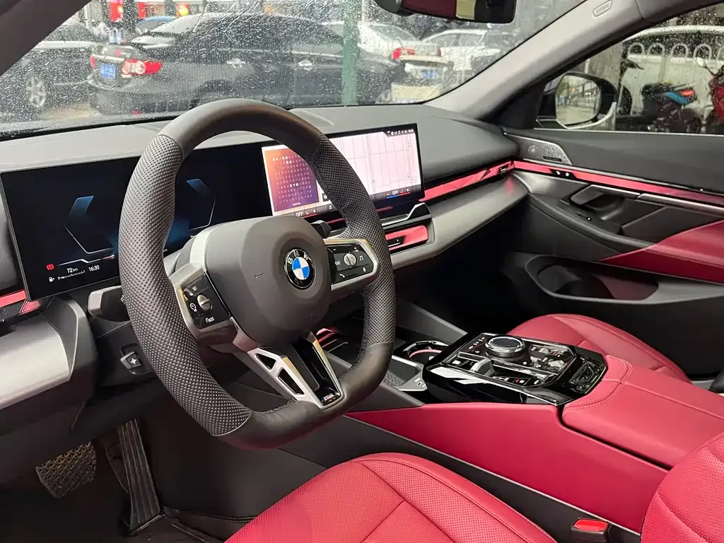 BMW 5 Series 2024 из CN, фото 7