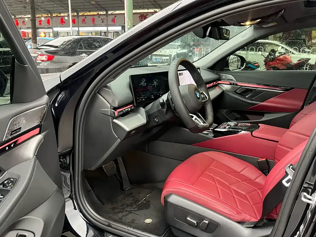 BMW 5 Series 2024 из CN, фото 8