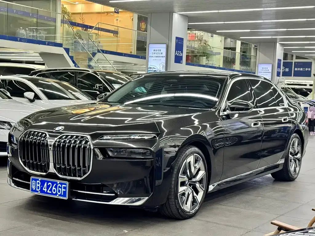 BMW 7 Series 2023 из CN, фото 1