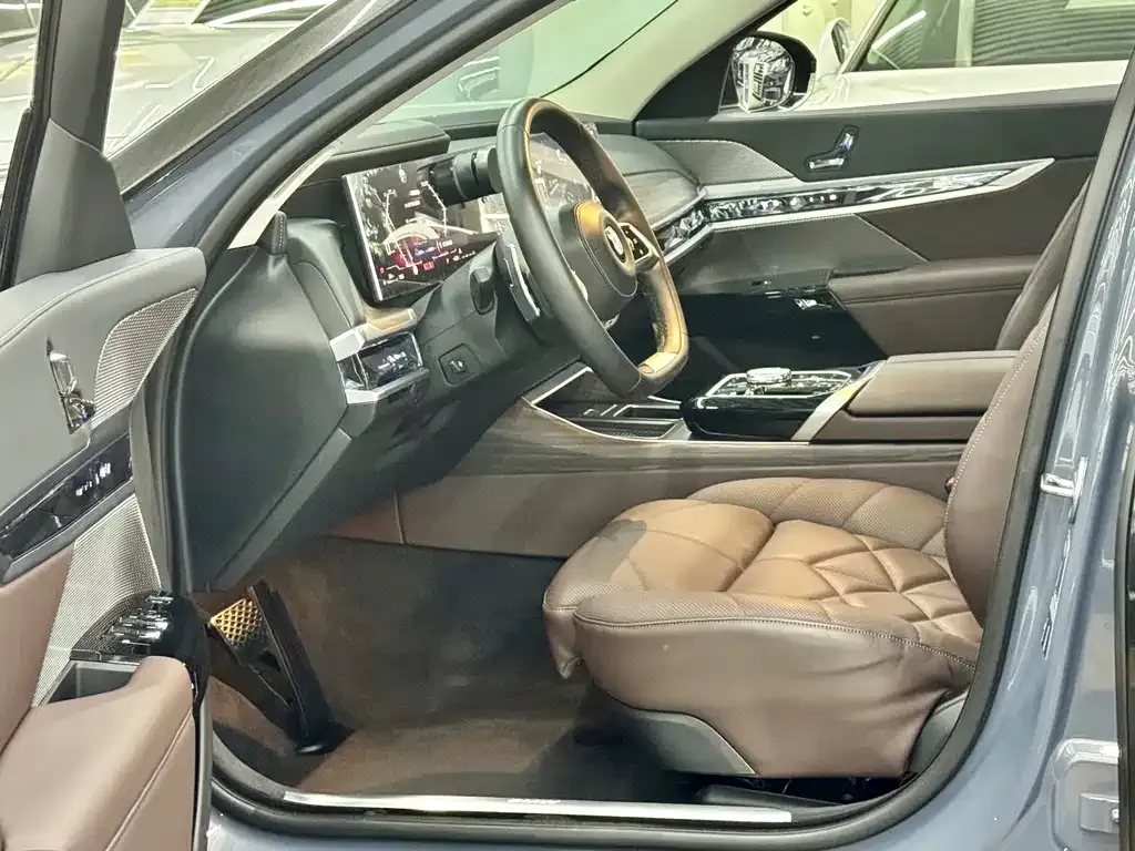 BMW 7 Series 2023 из CN, фото 3
