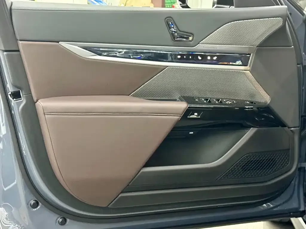 BMW 7 Series 2023 из CN, фото 9