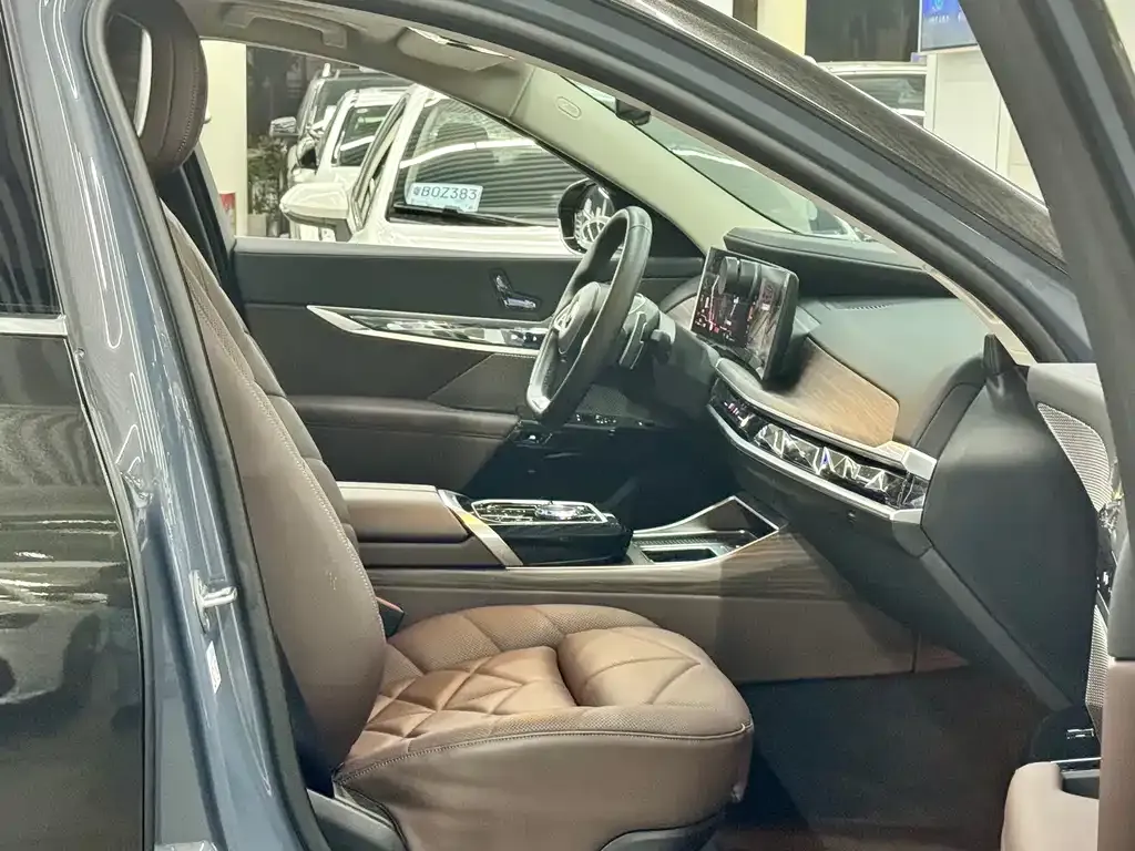 BMW 7 Series 2023 из CN, фото 5